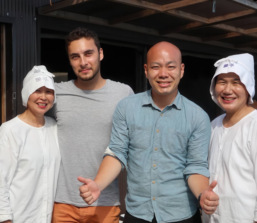 Photo d'Ichiban Japan avec Naoki un ami de Guigui et deux femmes légèrement agées